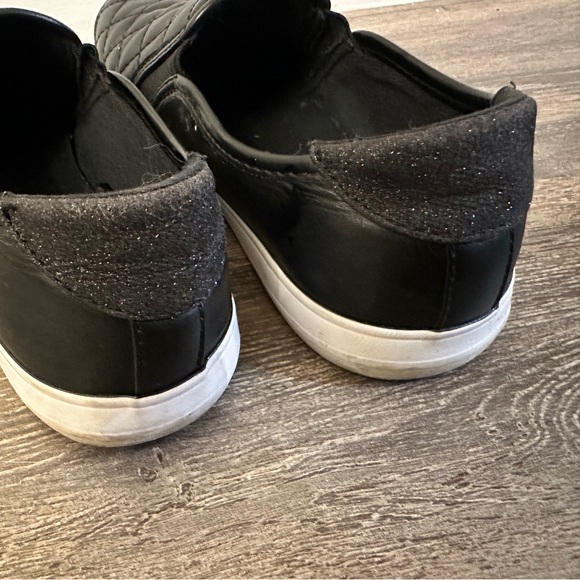 Black Guess Sneakers - Picture 3 of 5